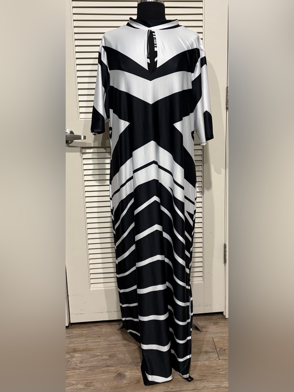 Ashley Stewart Black and White Graphic Chevron Maxi Dress